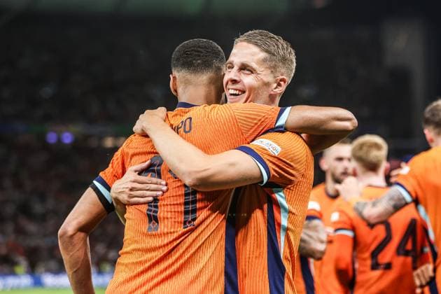 Sport, Football, UEFA EURO 2024 quarter-final Netherlands Turkey 06 07 2024, Olympiastadion Berlin Cody Gakpo Netherlands, 11 Johhannes Cornelis Maria Veerman Netherlands, 16 celebrate after scoring to make it 2 1 Berlin Olympiastadion Berlin Berlin Germany