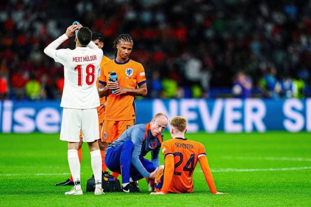 Injury Jerdy Schouten Netherlands, 24 GER, Netherlands vs Turkey, European Football Championship, UEFA Euro 2024, quarter-final, 06 07 2024 GER, Netherlands vs Turkey, European Football Championship, UEFA Euro 2024, quarter-final, 06 07 2024 Berlin Copyright: xEibner-Pressefoto MarcelxvonxFehrnx EP_MFN