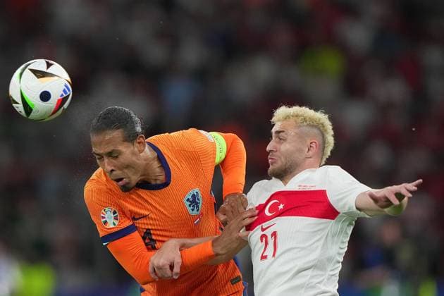 Virgil van Dijk of the Netherlands fight for the ball with Turkey s Baris Alper Yilmaz during the Euro 2024 soccer match between Netherlands and Turkey at the Berlin Olympiastadion , Berlin, Germany - Saturday 06 july 2024. - Soccer .  Copyright: xSpada LaPressex