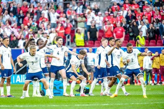 EURO 2024 - Quarter-Finals: England vs. Switzerland England celebrate, as Jordan Pickford saves Manuel Akanji s penalty kick during the EURO 2024 Quarter-Final match between England and Switzerland on 06 July 2024, at Duesseldorf Arena, in Duesseldorf, Germany Duesseldorf Duesseldorf Arena Germany Copyright: xAlexandraxFechetex DSC03940