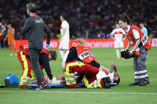 06 07 2024, xtgx, Football EM 2024 1 4 Final, Netherlands Turkey emspor, v l Samet Akaydin Turkey Turkey with pain, injured, injury UEFA REGULATIONS PROHIBIT ANY USE OF PHOTOGRAPHS as IMAGE SEQUENCES and or QUASI VIDEO Berlin