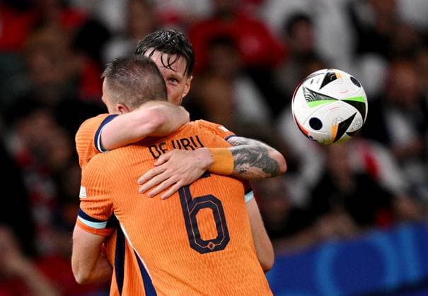 Germany Soccer Euro 2024 Netherlands - Turkey 8724139 06.07.2024 Netherlands Virgil van Dijk, left, and Wout Weghorst celebrate a goal during the UEFA EURO, EM, Europameisterschaft,Fussball 2024 quarter final soccer match between Netherlands and Turkey at the Olympiastadion in Berlin, Germany. Alexey Filippov Sputnik Berlin Germany  Copyright: xAlexeyxFilippovx