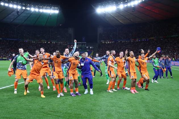 06 07 2024, xtgx, European Football Championship 2024 1 4 Final, Netherlands Turkey emspor, v l jubilation, joy, emotions about the victory for the Dutch UEFA REGULATIONS PROHIBIT ANY USE OF PHOTOGRAPHS as IMAGE SEQUENCES and or QUASI VIDEO Berlin