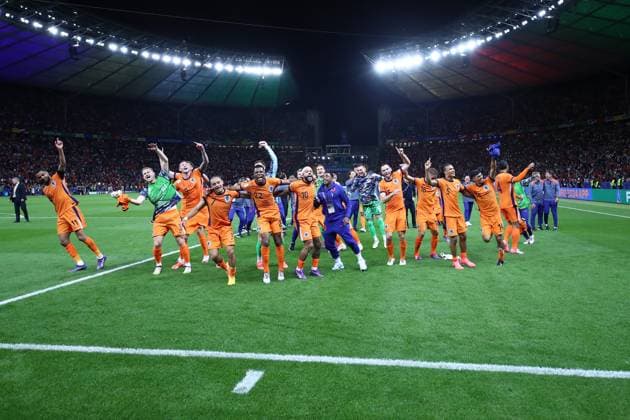 06 07 2024, xtgx, European Football Championship 2024 1 4 Final, Netherlands Turkey emspor, v l jubilation, joy, emotions about the victory for the Dutch UEFA REGULATIONS PROHIBIT ANY USE OF PHOTOGRAPHS as IMAGE SEQUENCES and or QUASI VIDEO Berlin