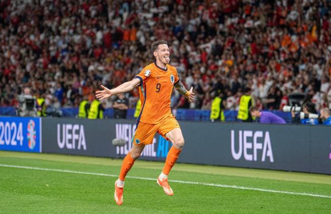 Soccer, Men, Season 2023 24, UEFA Euro EM 2024, Quarterfinals in Berlin, Netherlands Turkey, Wout Weghorst Netherlands , Cheering after the final whistle, 06 07 2024, Copyright: xSebastianxRäppold MatthiasxKochx