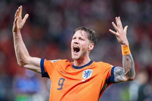UEFA EURO 2024 Netherlands Turkey 06 07 2024 Wout Weghorst Netherlands, 9 cheers after the final whistle UEFA EURO 2024 quarter-final Netherlands Turkey Olympiastadion Berlin, Berlin on 06 07 2024 Copyright: xBEAUTIFULxSPORTS Meuselx