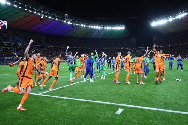 06 07 2024, xtgx, European Football Championship 2024 1 4 Final, Netherlands Turkey emspor, v l jubilation, joy, emotions about the victory for the Dutch UEFA REGULATIONS PROHIBIT ANY USE OF PHOTOGRAPHS as IMAGE SEQUENCES and or QUASI VIDEO Berlin