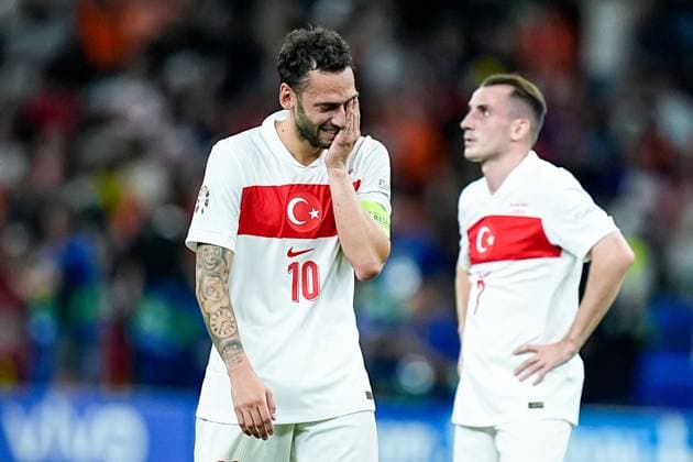 Berlin, Germany, July 6th 2024: Hakan Calhanoglu (10 Turkiye) in tears and dejected after their loss and out of the tournament during the UEFA EURO, EM, Europameisterschaft,Fussball 2024 Germany quarterfinal football match between Netherlands and Turkiye at Olympiastadion in Berlin, Germany. (Daniela Porcelli SPP)  Copyright: xDanielaxPorcellix xSPPx spp-en-DaPoSp-20240706-_DP12276