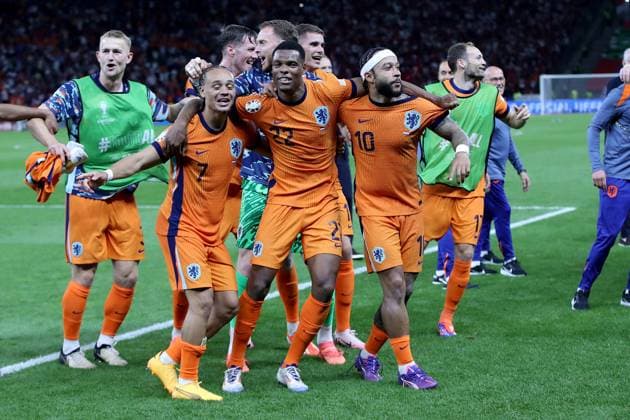 06 07 2024, xtgx, Football EM 2024 1 4 Final, Netherlands Turkey emspor, v l jubilation, joy, emotions about the victory for the Netherlands Xavi Simons Netherlands Denzel Dumfries Netherlands Memphis Depay Netherlands UEFA REGULATIONS PROHIBIT ANY USE OF PHOTOGRAPHS as IMAGE SEQUENCES and or QUASI VIDEO Berlin