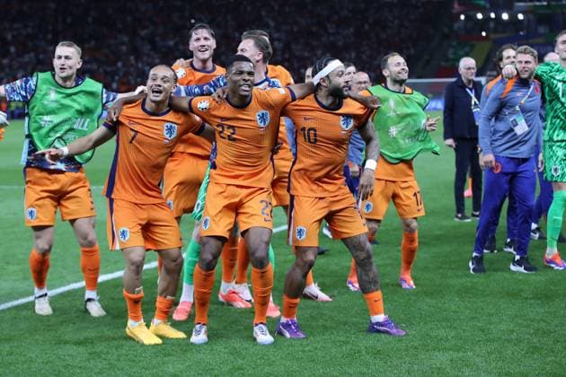 06 07 2024, xtgx, Football EM 2024 1 4 Final, Netherlands Turkey emspor, v l jubilation, joy, emotions about the victory for the Netherlands Xavi Simons Netherlands Denzel Dumfries Netherlands Memphis Depay Netherlands UEFA REGULATIONS PROHIBIT ANY USE OF PHOTOGRAPHS as IMAGE SEQUENCES and or QUASI VIDEO Berlin