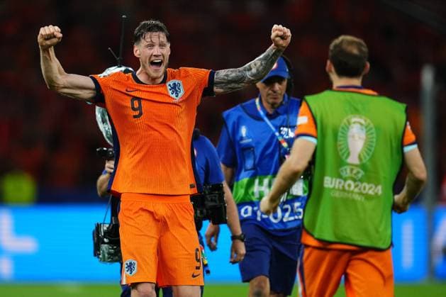 GER: Netherlands v Turkiye. UEFA EURO, EM, Europameisterschaft,Fussball 2024 Wout Weghorst of Netherlands celebrates the victory at full time with his teammate Daley Blind during the UEFA Euro 2024 match between Netherlands and Turkiye. Quarter Finals, played at Olympiastadion on July 6, 2024 in Berlin, Germany. kpng Copyright: xBaguxBlancox xPRESSINPHOTOx PS_240706_HOL_TUR_1125
