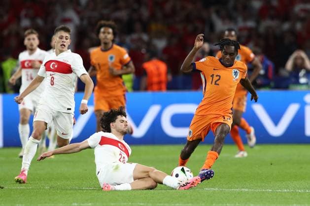 06 07 2024, xtgx, Football EM 2024 1 4 Final, Netherlands Turkey emspor, v l Ferdi Erenay Kadioglu Turkey Turkey Jeremy Frimpong Netherlands duel, action, action, battle for the ball UEFA REGULATIONS PROHIBIT ANY USE OF PHOTOGRAPHS as IMAGE SEQUENCES and or QUASI VIDEO Berlin