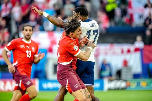 EURO 2024 - Quarter-Finals: England vs. Switzerland Ivan Toney and Steven Zuber in action during the EURO 2024 Quarter-Final match between England and Switzerland on 06 July 2024, at Duesseldorf Arena, in Duesseldorf, Germany Duesseldorf Duesseldorf Arena Germany Copyright: xAlexandraxFechetex DSC03756