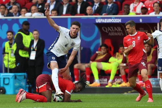 Declan Rice England and Breel Embolo Switzerland in a duel, UEFA EURO 2024 Quarter final, England vs Switzerland, Arena Dusseldorf on July 06, 2024 in Dusseldorf, Germany Photo by Oliver Kaelke DeFodi Images Declan Rice England and Breel Embolo Switzerland battle for the ball, UEFA EURO 2024 Quarter final, England vs Switzerland, Arena Dusseldorf on July 6, 2024 in Dusseldorf, Germany Photo by Oliver Kaelke DeFodi Images Defodi 678 2024 07 06 OK ENGSUI 0918 Defodi-678