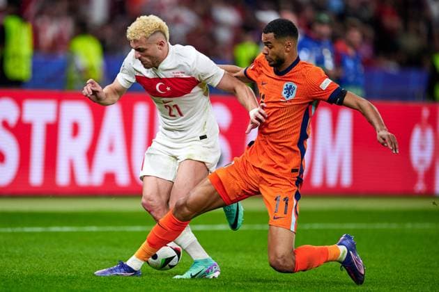 Baris Alper Yilmaz Turkey, 21 , Cody Gakpo Netherlands, 11 , duel, GER, UEFA Euro 2024, mens football, UEFA European Championship 2024, quarter-finals, quarter-finals, Netherlands vs Turkey, Netherlands vs Tuerkiye, 06 07 2024 GER, UEFA Euro 2024, mens football, UEFA European Championship 2024, quarter-finals, quarter-finals, Netherlands vs Turkey, Netherlands vs Tuerkiye, 06 07 2024 Berlin Copyright: xEibner-Pressefotox xClaudiusxRauchx EP_CRH