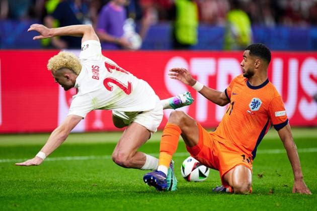 Baris Alper Yilmaz Turkey, 21 , Cody Gakpo Netherlands, 11 , duel, GER, UEFA Euro 2024, mens football, UEFA European Championship 2024, quarter-finals, quarter-finals, Netherlands vs Turkey, Netherlands vs Tuerkiye, 06 07 2024 GER, UEFA Euro 2024, mens football, UEFA European Championship 2024, quarter-finals, quarter-finals, Netherlands vs Turkey, Netherlands vs Tuerkiye, 06 07 2024 Berlin Copyright: xEibner-Pressefotox xClaudiusxRauchx EP_CRH