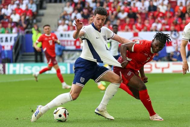 Declan Rice England and Breel Embolo Switzerland in a duel, UEFA EURO 2024 Quarter final, England vs Switzerland, Arena Dusseldorf on July 06, 2024 in Dusseldorf, Germany Photo by Oliver Kaelke DeFodi Images Declan Rice England and Breel Embolo Switzerland battle for the ball, UEFA EURO 2024 Quarter final, England vs Switzerland, Arena Dusseldorf on July 6, 2024 in Dusseldorf, Germany Photo by Oliver Kaelke DeFodi Images Defodi 678 2024 07 06 OK ENGSUI 1652 Defodi-678