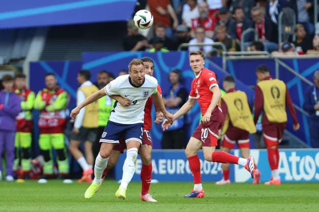 Harry Kane England and Ricardo Rodriguez Switzerland in a duel, UEFA EURO 2024 Quarter final, England vs Switzerland, Arena Dusseldorf on July 06, 2024 in Dusseldorf, Germany Photo by Oliver Kaelke DeFodi Images Harry Kane England and Ricardo Rodriguez Switzerland battle for the ball, UEFA EURO 2024 Quarter final, England vs Switzerland, Arena Dusseldorf on July 6, 2024 in Dusseldorf, Germany Photo by Oliver Kaelke DeFodi Images Defodi 678 2024 07 06 OK ENGSUI 1556 Defodi-678