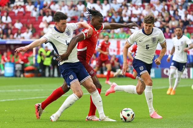 Declan Rice England and Breel Embolo Switzerland in a duel, UEFA EURO 2024 Quarter final, England vs Switzerland, Arena Dusseldorf on July 06, 2024 in Dusseldorf, Germany Photo by Oliver Kaelke DeFodi Images Declan Rice England and Breel Embolo Switzerland battle for the ball, UEFA EURO 2024 Quarter final, England vs Switzerland, Arena Dusseldorf on July 6, 2024 in Dusseldorf, Germany Photo by Oliver Kaelke DeFodi Images Defodi 678 2024 07 06 OK ENGSUI 1648 Defodi-678