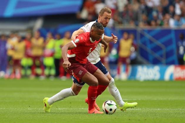 Manuel Akanji Switzerland and Harry Kane England battle for the ball, UEFA EURO 2024 Quarter final, England vs Switzerland, Arena Dusseldorf on July 06, 2024 in Dusseldorf, Germany Photo by Oliver Kaelke DeFodi Images Manuel Akanji Switzerland and Harry Kane England battle for the ball, UEFA EURO 2024 Quarter final, England vs Switzerland, Arena Dusseldorf on July 6, 2024 in Dusseldorf, Germany Photo by Oliver Kaelke DeFodi Images Defodi 678 2024 07 06 OK ENGSUI 1842 Defodi-678