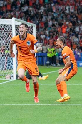 UEFA EURO 2024 Netherlands Turkey 06 07 2024 Wout Weghorst Netherlands, 9 and Xavi Simons Netherlands, 7 cheer UEFA EURO 2024 quarter-final Netherlands Turkey Olympiastadion Berlin, Berlin on 06 07 2024 Copyright: xBEAUTIFULxSPORTS Meuselx