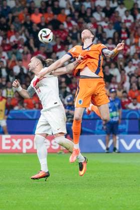 UEFA EURO 2024 Netherlands Turkey 06 07 2024 Wout Weghorst Netherlands, 9 in duel with Abdülkerim Bardakci Turkey, 14 UEFA EURO 2024 quarter-final Netherlands Turkey Olympiastadion Berlin, Berlin on 06 07 2024 Copyright: xBEAUTIFULxSPORTS Meuselx