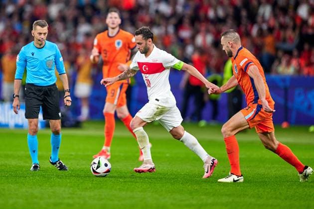 Hakan Calhanoglu Turkey, 10 , GER, UEFA Euro 2024, mens football, UEFA EURO 2024, quarter finals, quarter finals, Netherlands vs Turkey, Netherlands vs Tuerkiye, 06 07 2024 GER, UEFA Euro 2024, mens football, UEFA EURO 2024, quarter finals, quarter finals, Netherlands vs Turkey, Netherlands vs Tuerkiye, 06 07 2024 Berlin Copyright: xEibner-Pressefotox xClaudiusxRauchx EP_CRH