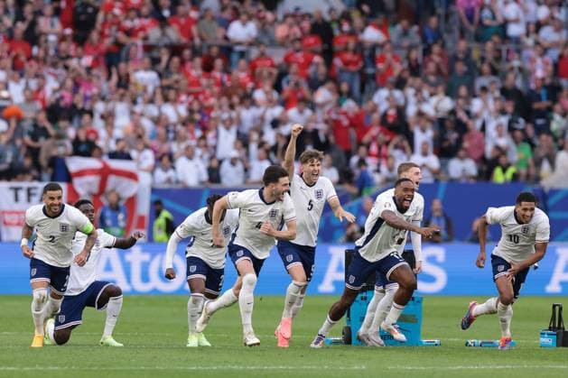 Dusseldorf, Germany, 6th July 2024. Kyle Walker, Bukayo Saka, Eberechi Eze, John Stones, Declan Rice, Ivan Toney, Cole Palmer and Jude Bellingham of England celebrate as Trent Alexander-Arnold scores the decisive penalty in the shoot out during the UEFA European Championships quarter final match at Dusseldorf Arena, Dusseldorf. Picture credit should read: Jonathan Moscrop Sportimage EDITORIAL USE ONLY. No use with unauthorised audio, video, data, fixture lists, club league logos or live services. Online in-match use limited to 120 images, no video emulation. No use in betting, games or single club league player publications. SPI-3220-0033
