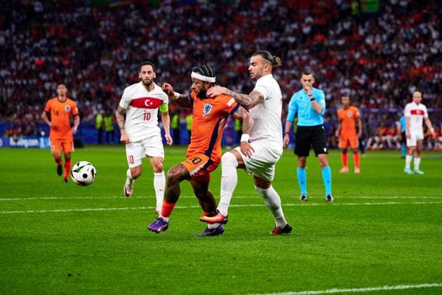 Hakan Calhanoglu Turkey, 10 , mMemphis Depay Netherlands, 10 , Abduelkerim Bardakci Turkey, 14 , GER, UEFA Euro 2024, Football Men, UEFA EURO 2024, Quarter finals, Quarter finals, Netherlands vs Turkey, Netherlands vs Tuerkiye, 06 07 2024 GER, UEFA Euro 2024, Football Men, UEFA EURO 2024, Quarter finals, Quarter finals, Netherlands vs Turkey, Netherlands vs Tuerkiye, 06 07 2024 Berlin Copyright: xEibner-Pressefotox xClaudiusxRauchx EP_CRH