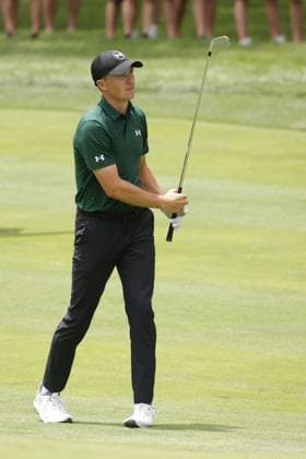 SILVIS, IL - JULY 06: PGA, Golf Herren golfer Jordan Spieth hits his second shot on the 17th hole during the third round of the John Deere Classic on July 6,2024, at the TPC Deere Run in Silvis, Illinois. (Photo by Brian Spurlock Icon Sportswire) GOLF: JUL 06 PGA John Deere Classic EDITORIAL USE ONLY Icon24070614