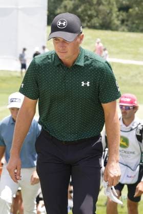 SILVIS, IL - JULY 06: PGA, Golf Herren golfer Jordan Spieth walks to the 18th tee during the third round of the John Deere Classic on July 6,2024, at the TPC Deere Run in Silvis, Illinois. (Photo by Brian Spurlock Icon Sportswire) GOLF: JUL 06 PGA John Deere Classic EDITORIAL USE ONLY Icon24070616