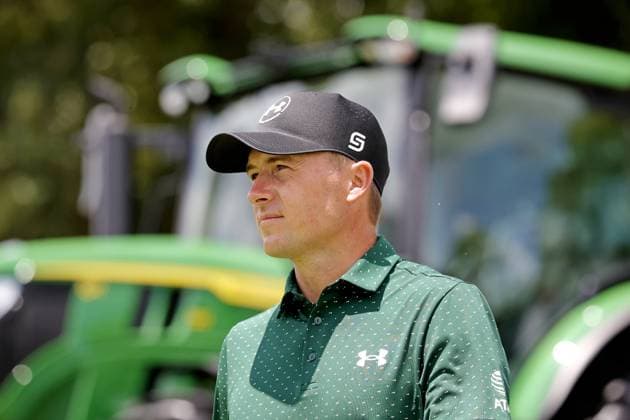 SILVIS, IL - JULY 06: PGA, Golf Herren golfer Jordan Spieth plays his tee shot on the 18th hole during the third round of the John Deere Classic on July 6,2024, at the TPC Deere Run in Silvis, Illinois. (Photo by Brian Spurlock Icon Sportswire) GOLF: JUL 06 PGA John Deere Classic EDITORIAL USE ONLY Icon24070619
