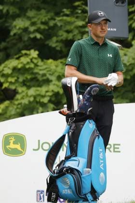 SILVIS, IL - JULY 06: PGA, Golf Herren golfer Jordan Spieth waits to hit his tee shot on the 17th hole during the third round of the John Deere Classic on July 6,2024, at the TPC Deere Run in Silvis, Illinois. (Photo by Brian Spurlock Icon Sportswire) GOLF: JUL 06 PGA John Deere Classic EDITORIAL USE ONLY Icon2407063