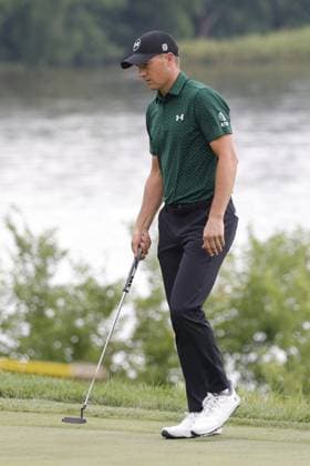 SILVIS, IL - JULY 06: PGA, Golf Herren golfer Jordan Spieth putts on the 16th hole during the third round of the John Deere Classic on July 6,2024, at the TPC Deere Run in Silvis, Illinois. (Photo by Brian Spurlock Icon Sportswire) GOLF: JUL 06 PGA John Deere Classic EDITORIAL USE ONLY Icon2407068