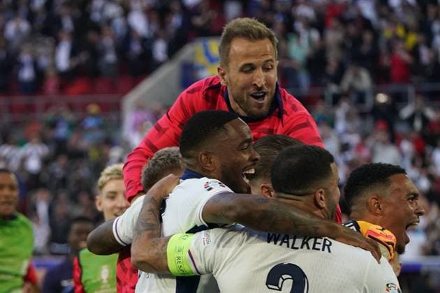 national team, football, UEFA Euro2024, EM 2024,quarter-final, Düsseldorf, England Switzerland Harry Kane, England, cheer Chai von der Laage UEFA regulations prohibit any use of photographs as image sequences and or quasi video