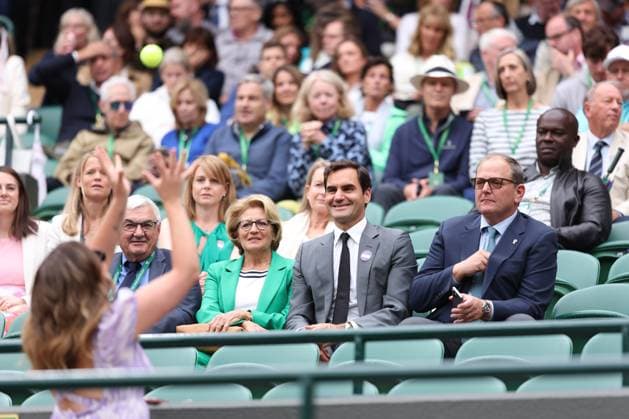 Roger Federer (Sui) and his parents and manager Tony Godsick TENNIS : Wimbledon 2024 - 06 07 2024 AntoineCouvercelle Panoramic 