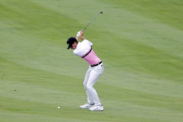 SILVIS, IL - JULY 06: Amateur golfer Luke Clanton hits his second shot on the 15th hole during the third round of the John Deere Classic on July 6,2024, at the TPC Deere Run in Silvis, Illinois. (Photo by Brian Spurlock Icon Sportswire) GOLF: JUL 06 PGA, Golf Herren John Deere Classic EDITORIAL USE ONLY Icon24070620