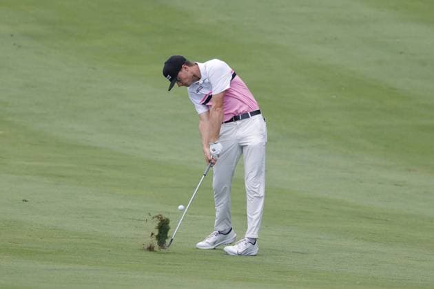 SILVIS, IL - JULY 06: Amateur golfer Luke Clanton hits his second shot on the 15th hole during the third round of the John Deere Classic on July 6,2024, at the TPC Deere Run in Silvis, Illinois. (Photo by Brian Spurlock Icon Sportswire) GOLF: JUL 06 PGA, Golf Herren John Deere Classic EDITORIAL USE ONLY Icon24070621