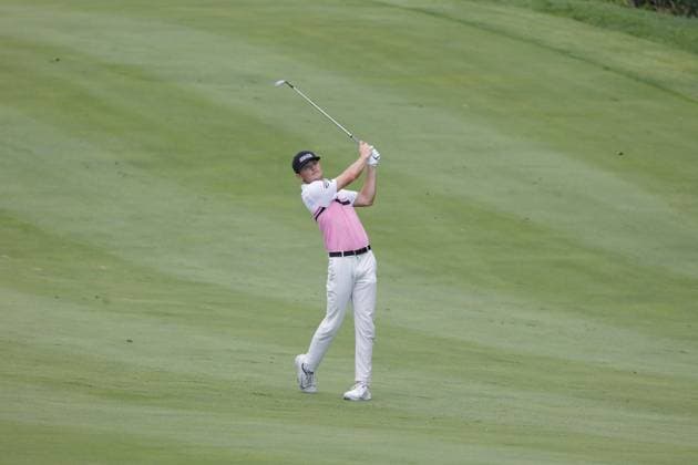 SILVIS, IL - JULY 06: Amateur golfer Luke Clanton hits his second shot on the 15th hole during the third round of the John Deere Classic on July 6,2024, at the TPC Deere Run in Silvis, Illinois. (Photo by Brian Spurlock Icon Sportswire) GOLF: JUL 06 PGA, Golf Herren John Deere Classic EDITORIAL USE ONLY Icon24070623