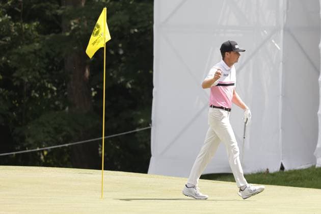 SILVIS, IL - JULY 06: Amateur golfer Luke Clanton reacts to chipping in for a birdie on the 15th hole during the third round of the John Deere Classic on July 6,2024, at the TPC Deere Run in Silvis, Illinois. (Photo by Brian Spurlock Icon Sportswire) GOLF: JUL 06 PGA, Golf Herren John Deere Classic EDITORIAL USE ONLY Icon24070627