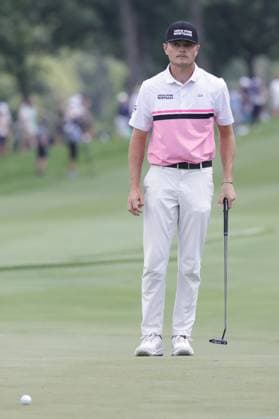 SILVIS, IL - JULY 06: Amateur golfer Luke Clanton putts on the 17th hole during the third round of the John Deere Classic on July 6,2024, at the TPC Deere Run in Silvis, Illinois. (Photo by Brian Spurlock Icon Sportswire) GOLF: JUL 06 PGA, Golf Herren John Deere Classic EDITORIAL USE ONLY Icon24070630