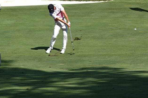 SILVIS, IL - JULY 06: Amateur golfer Luke Clanton play his second shot on the 18th hole during the third round of the John Deere Classic on July 6,2024, at the TPC Deere Run in Silvis, Illinois. (Photo by Brian Spurlock Icon Sportswire) GOLF: JUL 06 PGA, Golf Herren John Deere Classic EDITORIAL USE ONLY Icon24070633