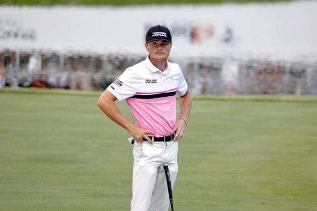 SILVIS, IL - JULY 06: Amateur golfer Luke Clanton waits to putt on the 18th hole during the third round of the John Deere Classic on July 6,2024, at the TPC Deere Run in Silvis, Illinois. (Photo by Brian Spurlock Icon Sportswire) GOLF: JUL 06 PGA, Golf Herren John Deere Classic EDITORIAL USE ONLY Icon24070636