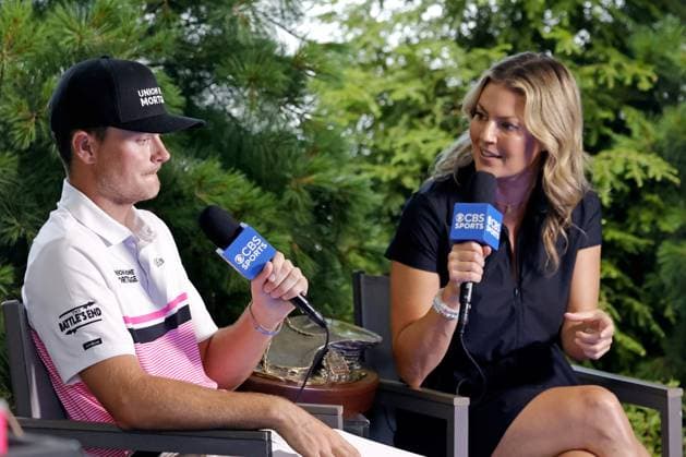 SILVIS, IL - JULY 06: Amateur golfer Luke Clanton is interviewed by CBS announcer Amanda Balionis after finishing his third round of the John Deere Classic on July 6,2024, at the TPC Deere Run in Silvis, Illinois. (Photo by Brian Spurlock Icon Sportswire) GOLF: JUL 06 PGA, Golf Herren John Deere Classic EDITORIAL USE ONLY Icon24070643