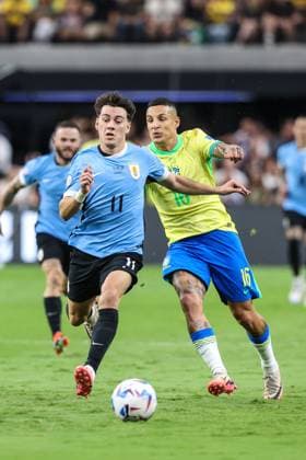 July 06, 2024: Uruguay midfielder Facundo Pellistri (11) and Brazil defender Guilherme Arana (16) run towards the ball during the CONMEBOL Copa America Quarterfinals match at Allegiant Stadium between Uruguay and Brazil on July 06, 2024 in Las Vegas, NV. CSM. Las Vegas United States of America - ZUMAc04_ 20240706_zma_c04_089 Copyright: xChristopherxTrimx