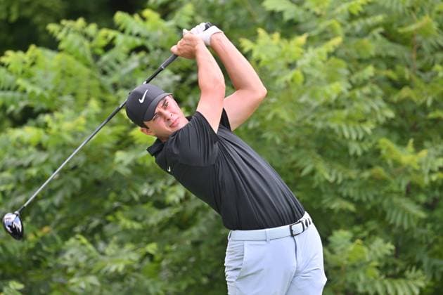 SILVIS, IL - JULY 06: Golfer Davis Thompson tees off on the 2 hole during the third round of the John Deere Golf PGA, Golf Herren Classic on July 06, 2024, at TPC Deere Run in Silvis IL. (Photo by Keith Gillett Icon Sportswire) GOLF: JUL 06 PGA John Deere Classic EDITORIAL USE ONLY Icon240706101