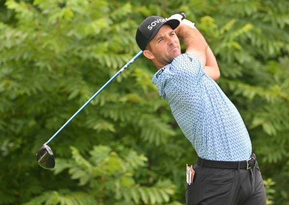 SILVIS, IL - JULY 06: Golfer Denny McCarthy tees off on the 2 hole during the third round of the John Deere Golf PGA, Golf Herren Classic on July 06, 2024, at TPC Deere Run in Silvis IL. (Photo by Keith Gillett Icon Sportswire) GOLF: JUL 06 PGA John Deere Classic EDITORIAL USE ONLY Icon240706105