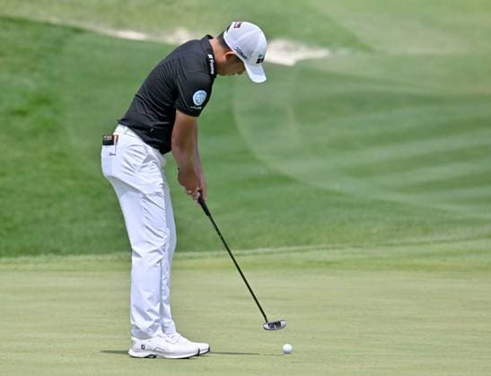 SILVIS, IL - JULY 06: Golfer C.T. Pan putts on the 1 green during the third round of the John Deere Golf PGA, Golf Herren Classic on July 06, 2024, at TPC Deere Run in Silvis IL. (Photo by Keith Gillett Icon Sportswire) GOLF: JUL 06 PGA John Deere Classic EDITORIAL USE ONLY Icon240706107