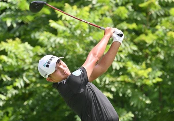 SILVIS, IL - JULY 06: Golfer C.T. Pan tees off on the 2 hole during the third round of the John Deere Golf PGA, Golf Herren Classic on July 06, 2024, at TPC Deere Run in Silvis IL. (Photo by Keith Gillett Icon Sportswire) GOLF: JUL 06 PGA John Deere Classic EDITORIAL USE ONLY Icon240706109