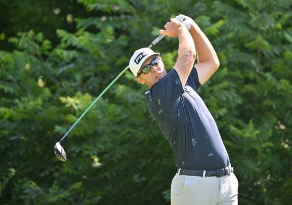SILVIS, IL - JULY 06: Golfer Seamus Power tees off on the 2 hole during the third round of the John Deere Golf PGA, Golf Herren Classic on July 06, 2024, at TPC Deere Run in Silvis IL. (Photo by Keith Gillett Icon Sportswire) GOLF: JUL 06 PGA John Deere Classic EDITORIAL USE ONLY Icon24070637